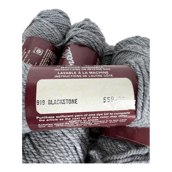 8‎ Skeins of Gray Yarn - Picture 3 of 5